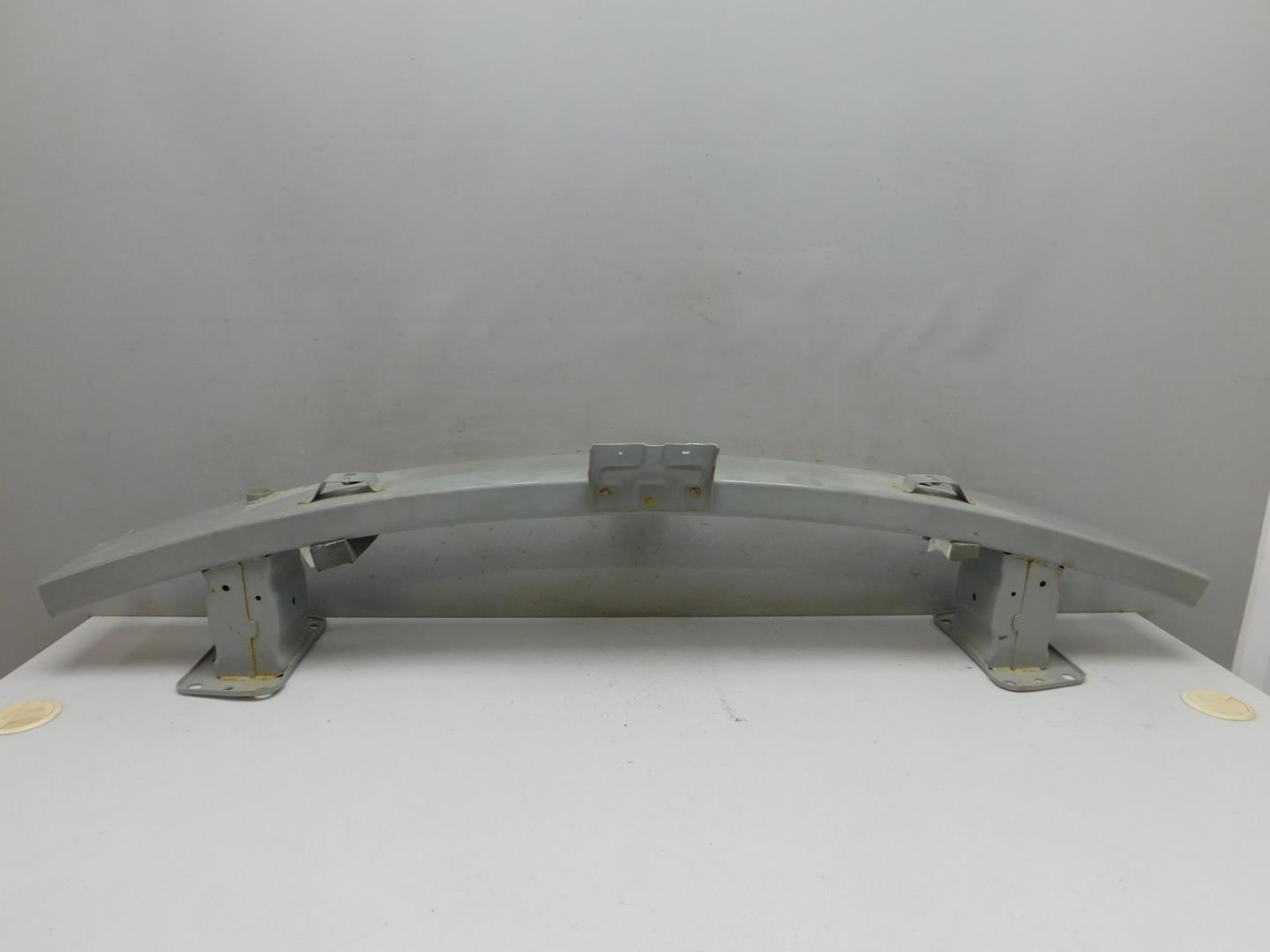 Усилитель переднего бампера