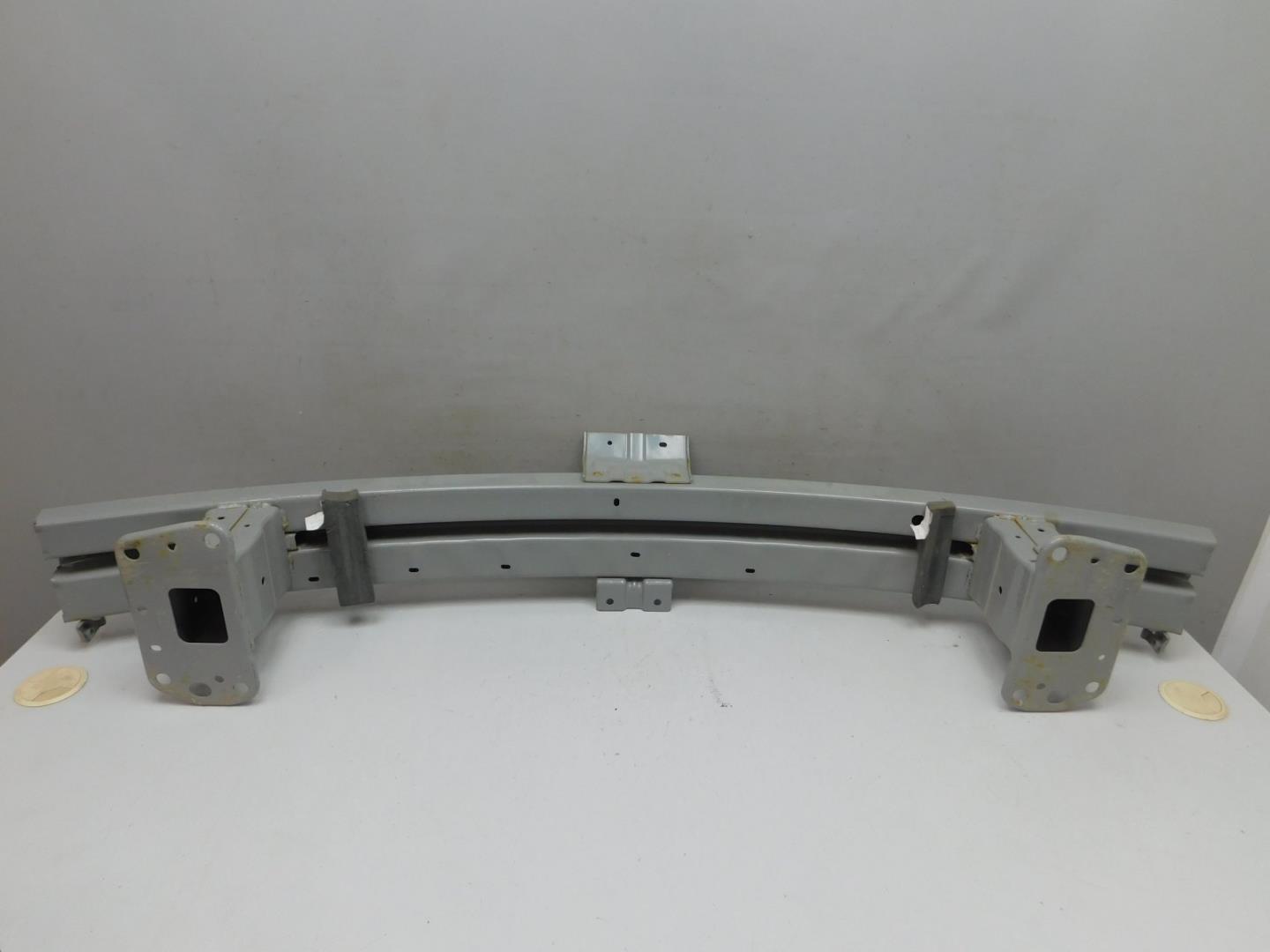 Усилитель переднего бампера