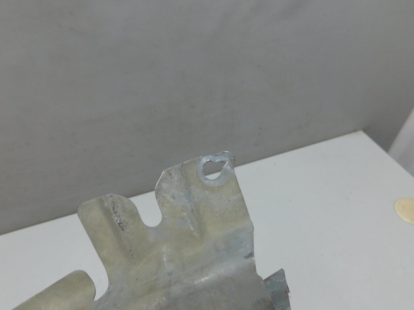 Усилитель переднего бампера