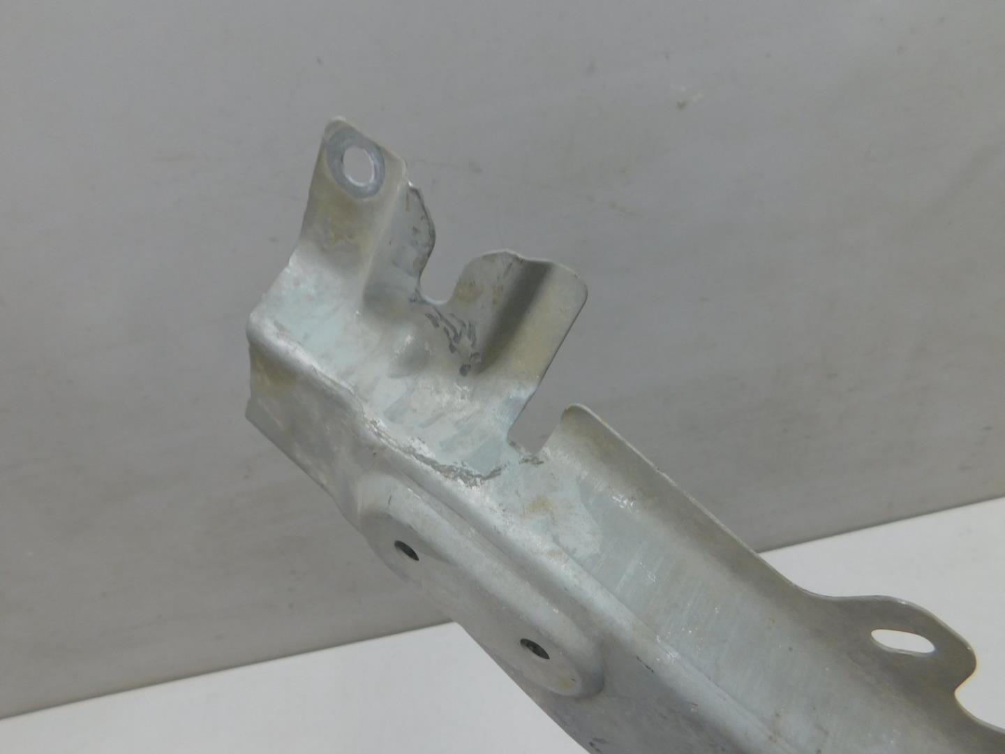 Усилитель переднего бампера