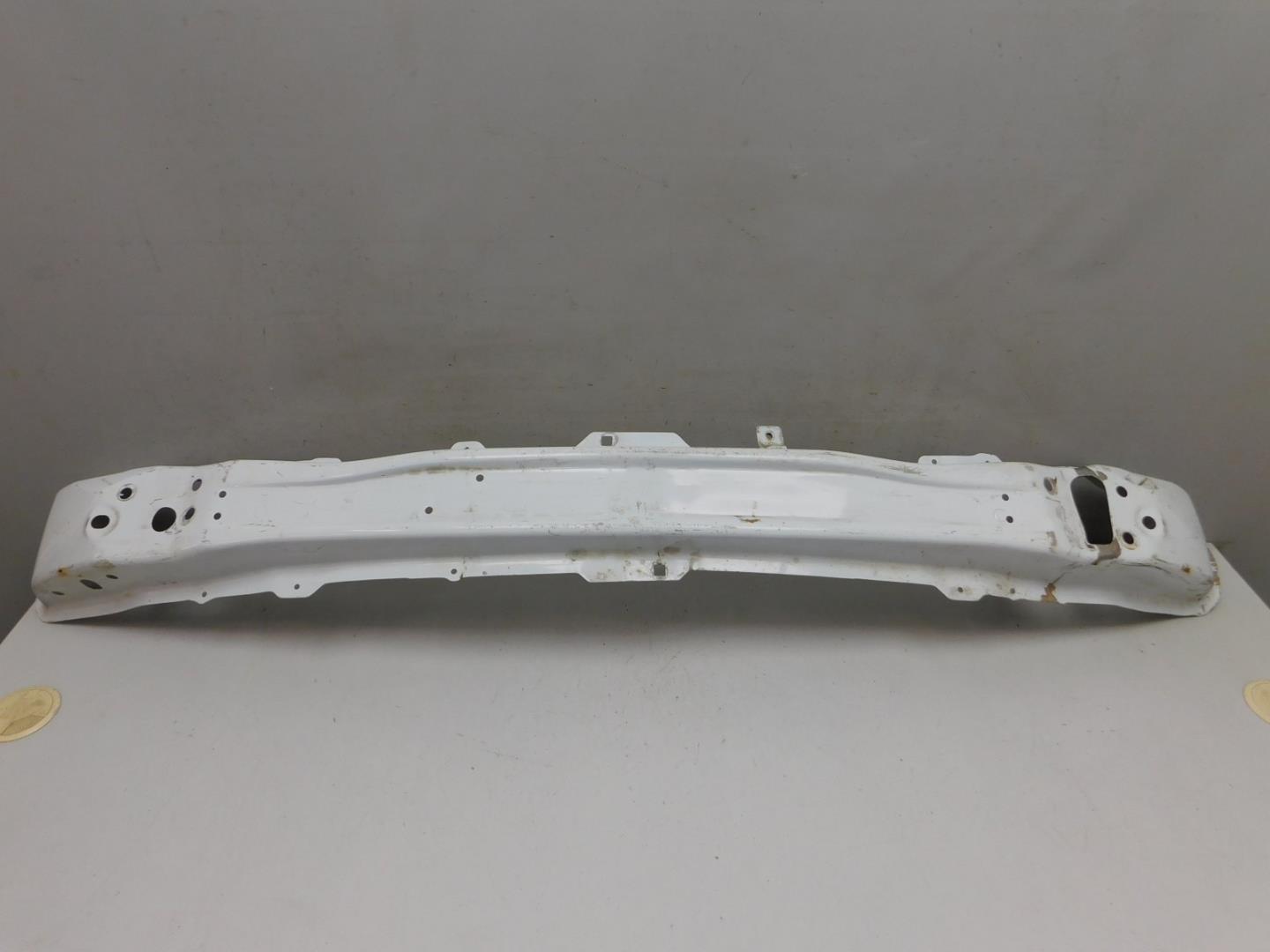 Усилитель переднего бампера