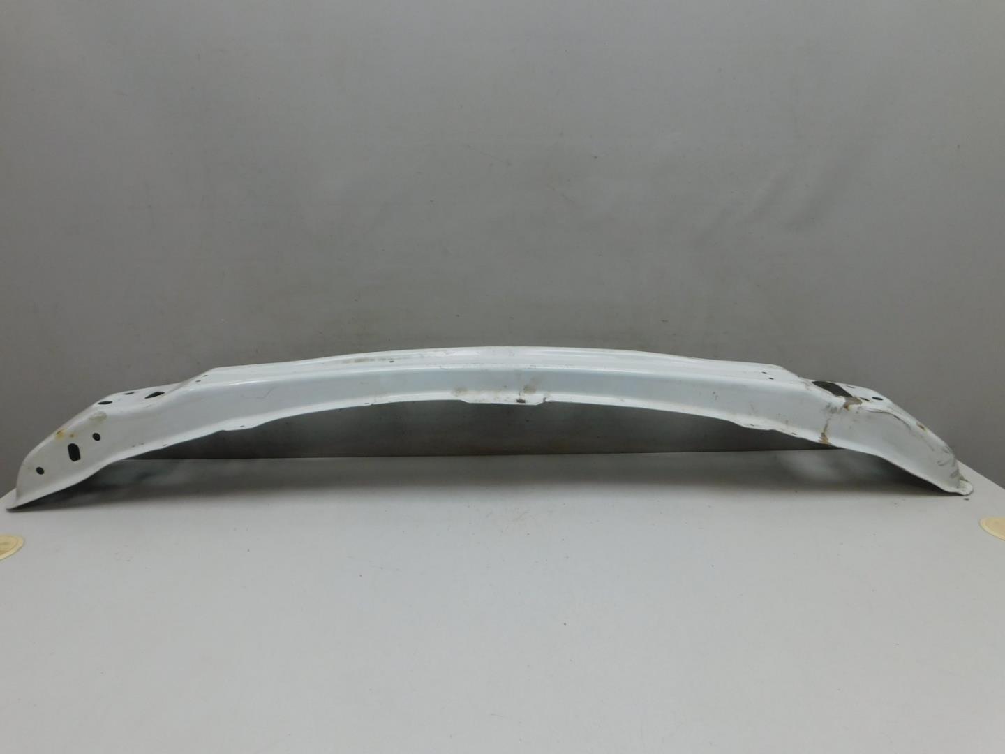 Усилитель переднего бампера