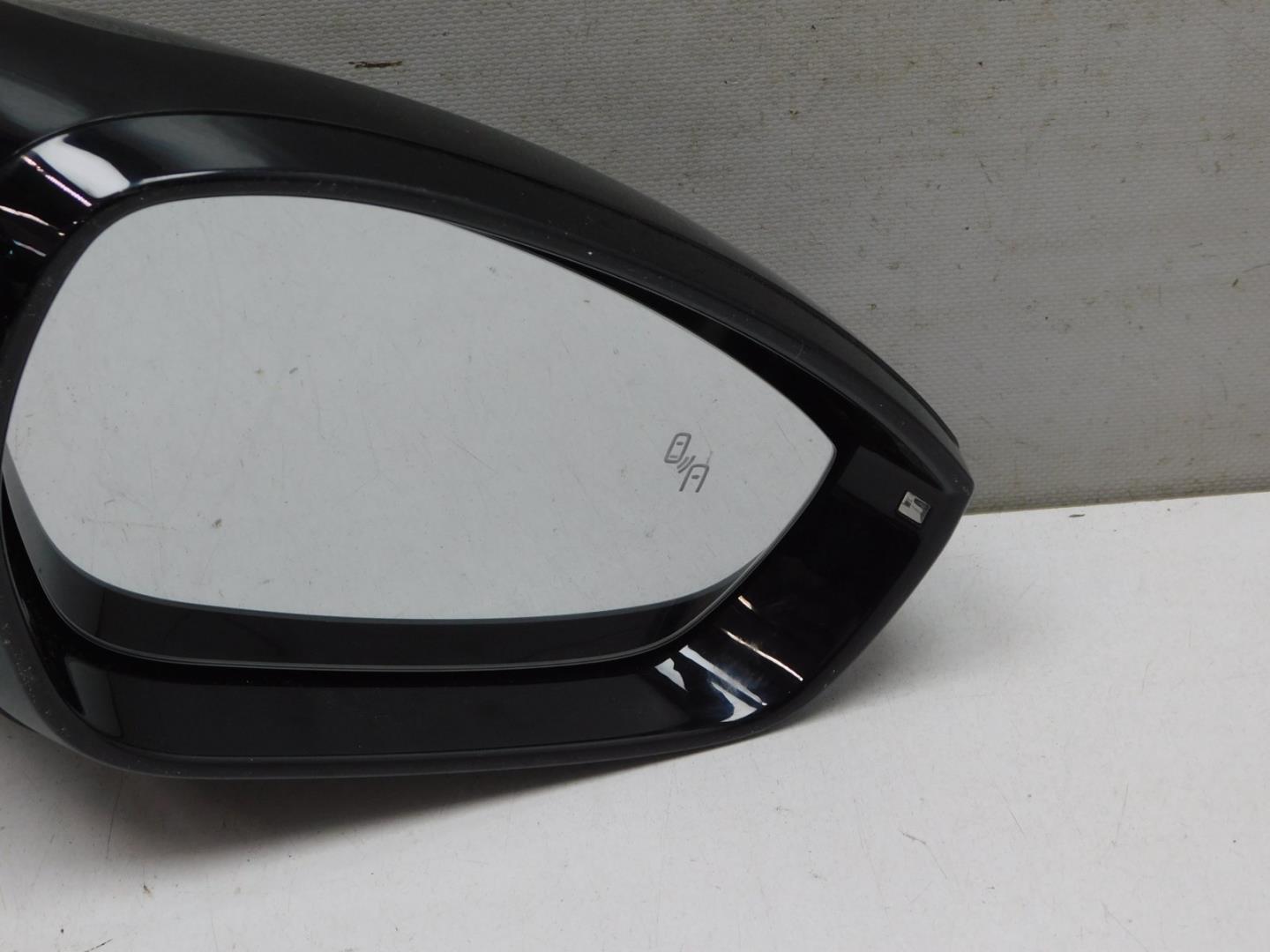 Зеркало правое электрическое