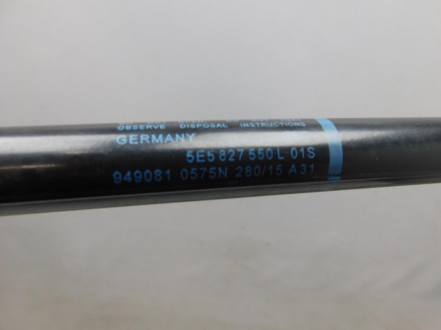 Амортизатор двери багажника