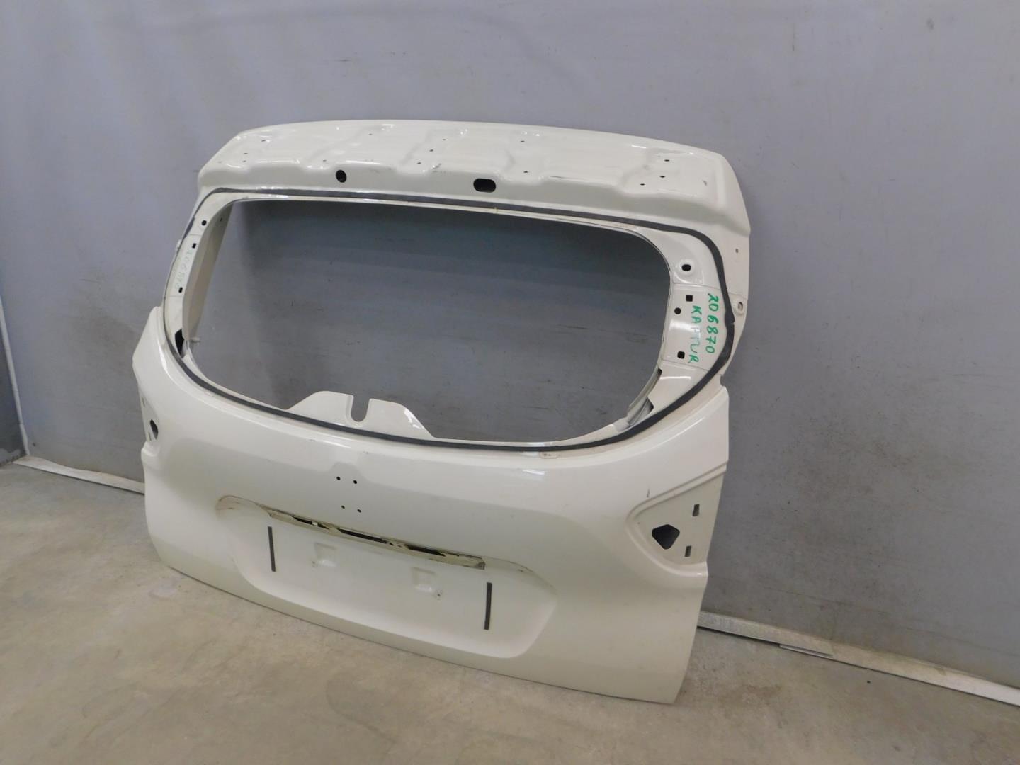 Дверь багажника