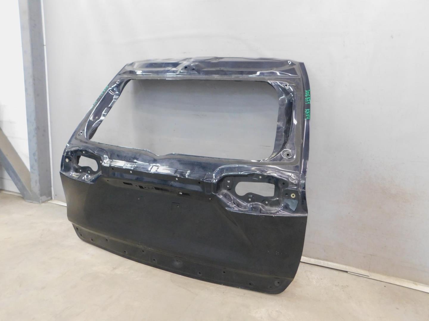 Дверь багажника