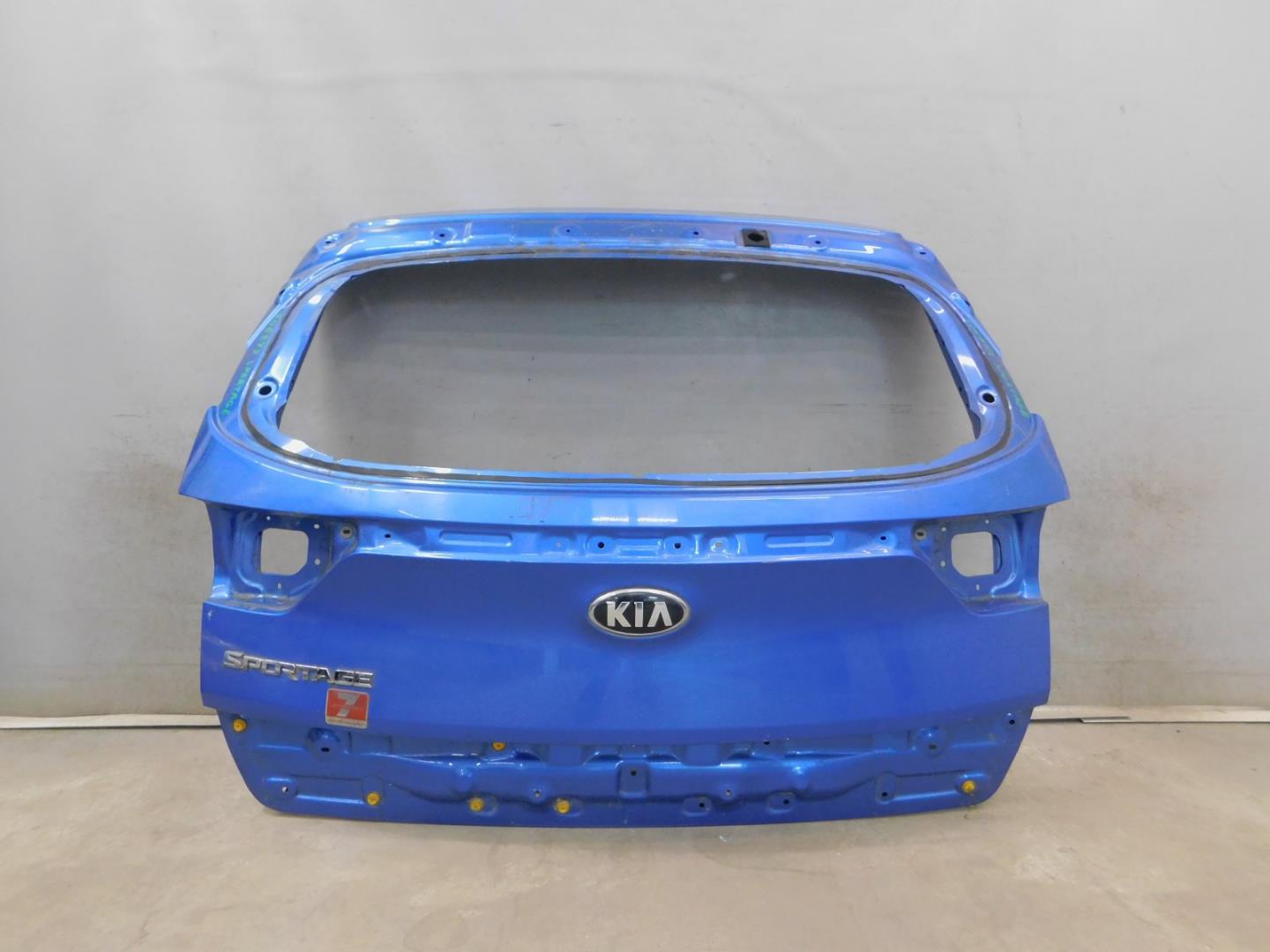 Дверь багажника