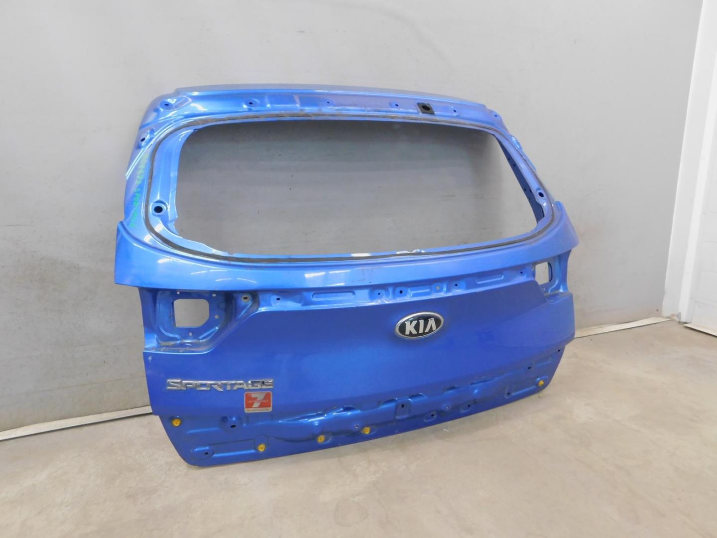 Дверь багажника