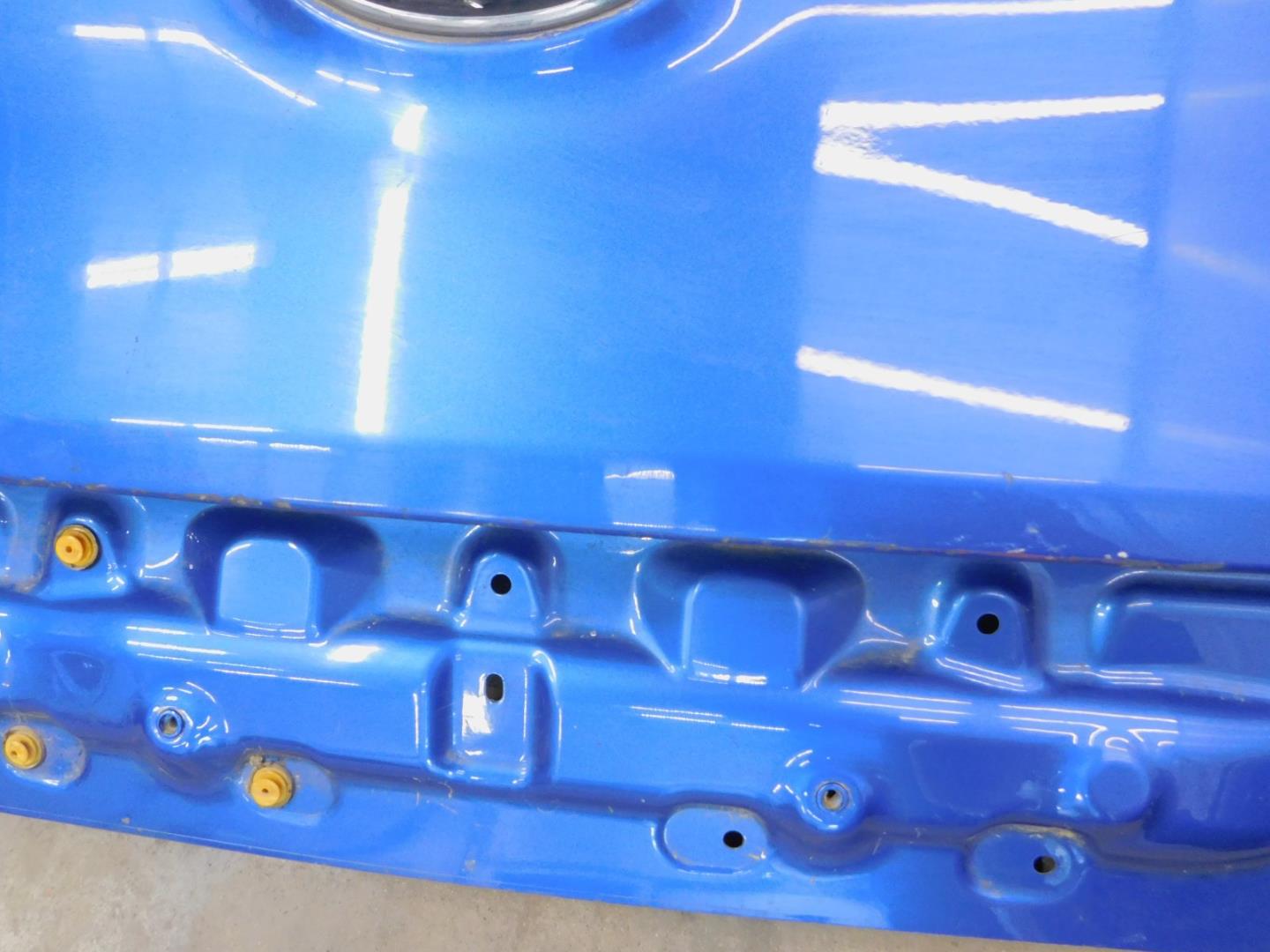 Дверь багажника