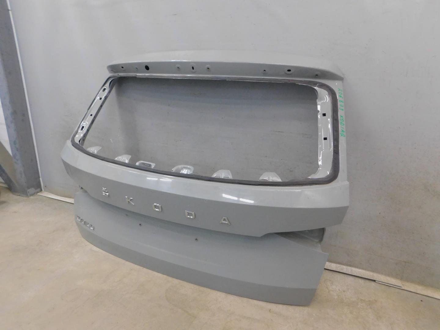 Дверь багажника