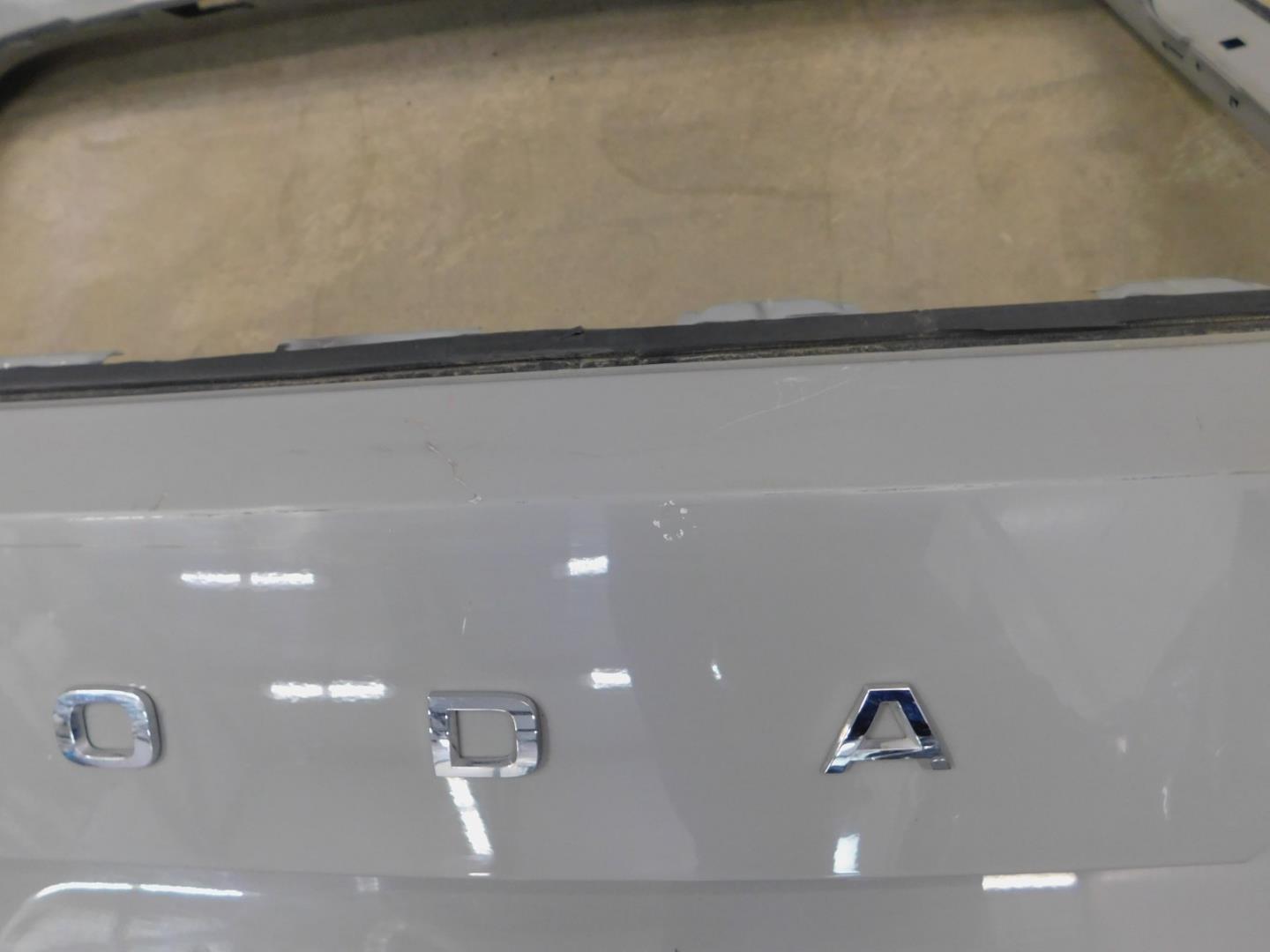 Дверь багажника