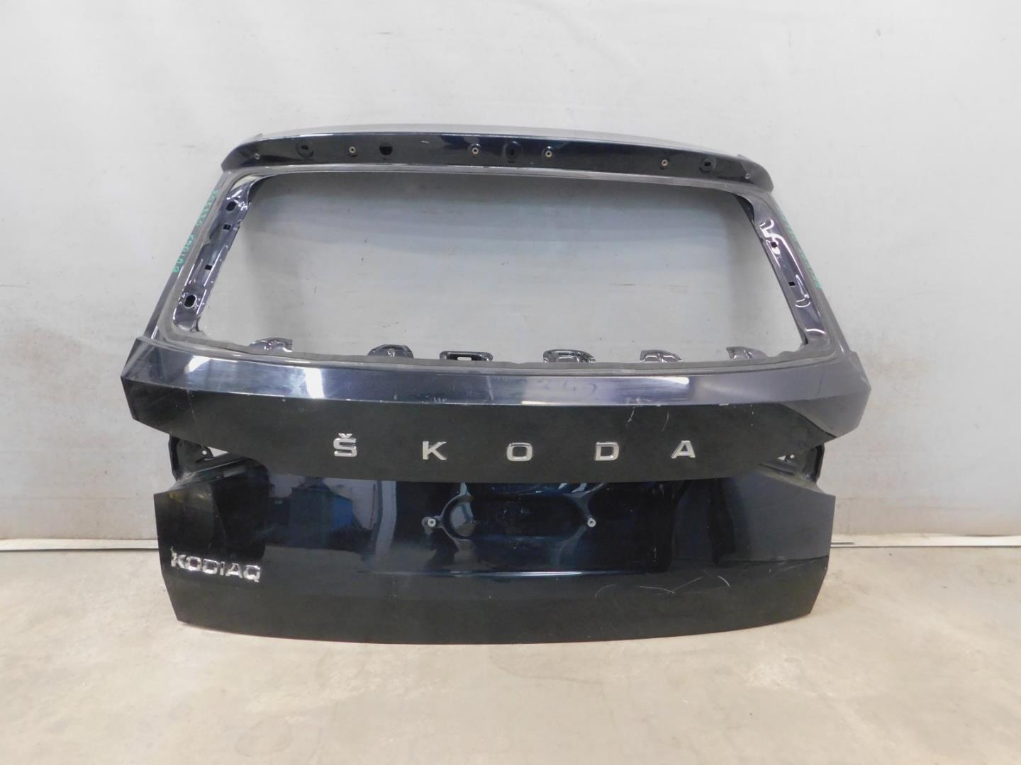 Дверь багажника