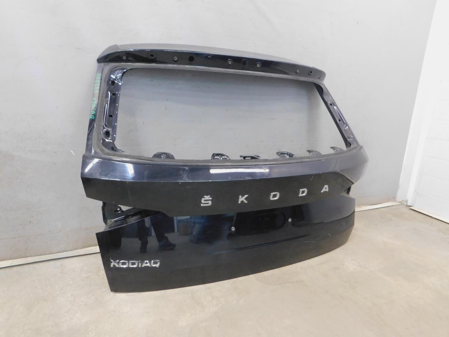 Дверь багажника