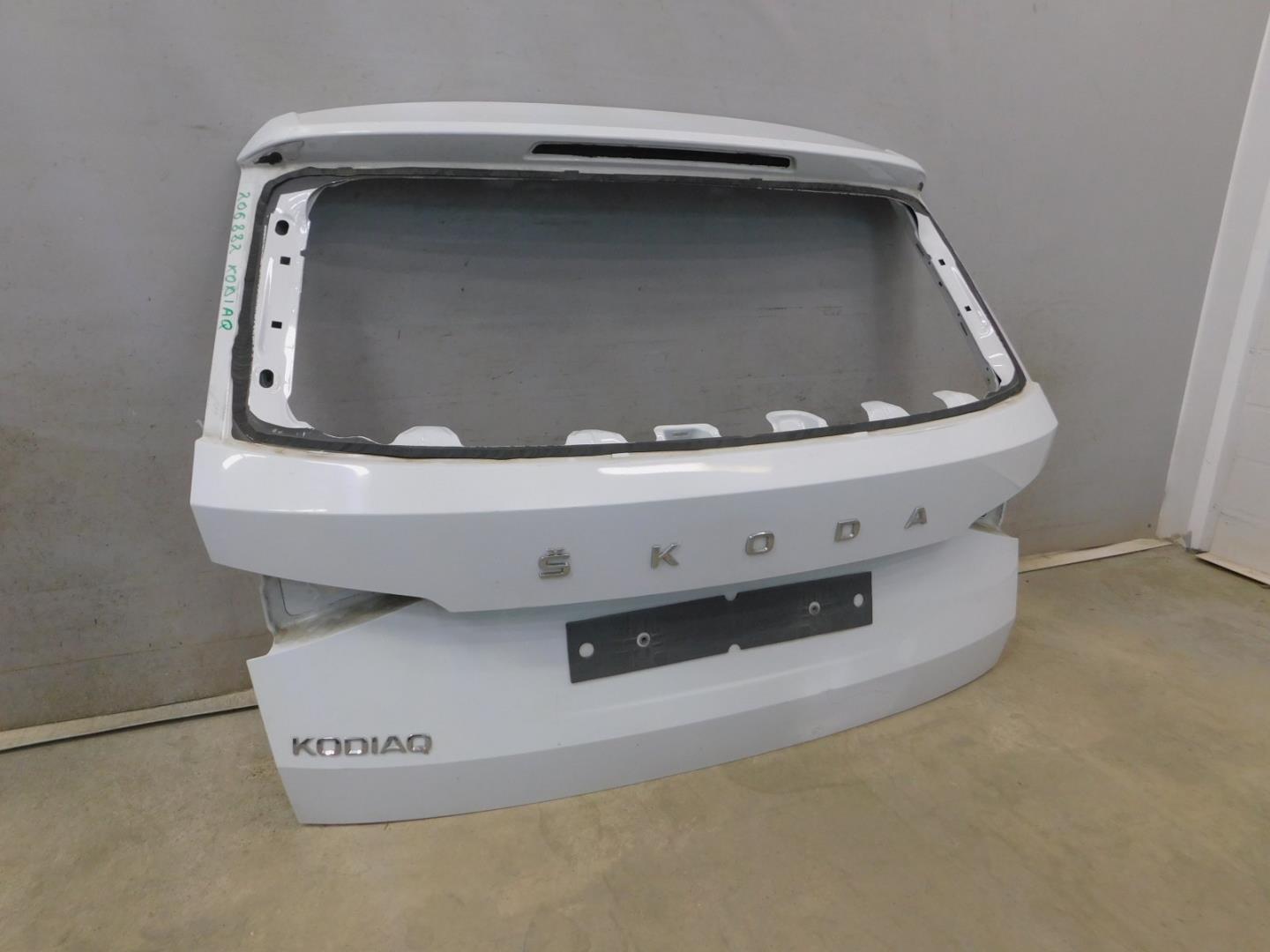 Дверь багажника