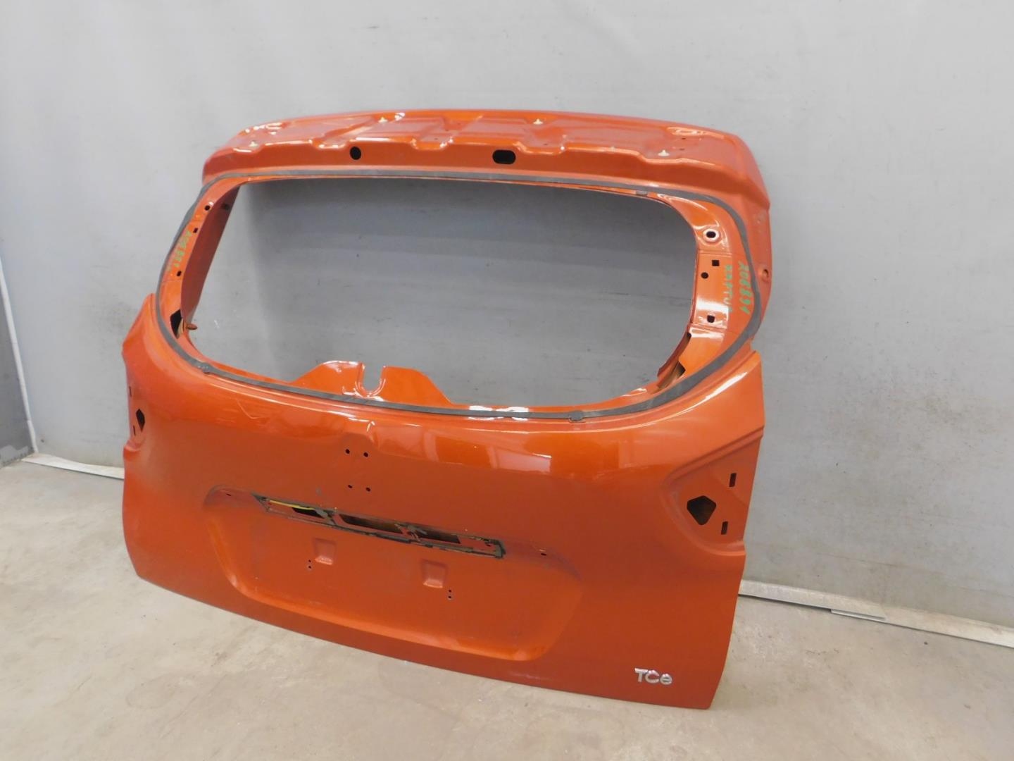 Дверь багажника