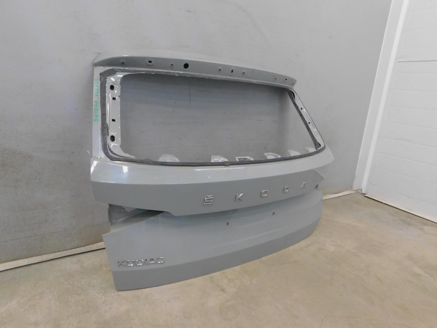 Дверь багажника