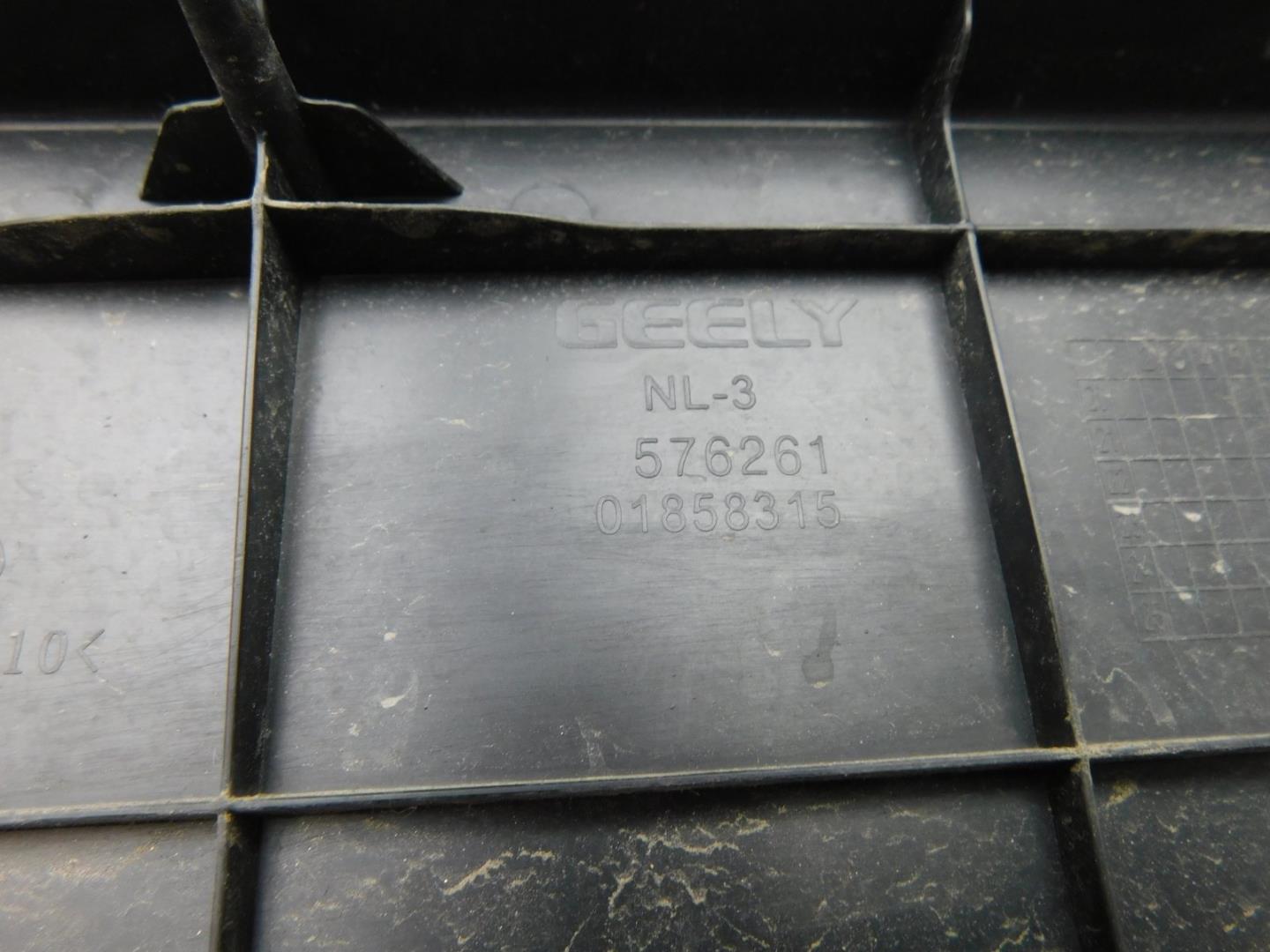 Накладка переднего бампера