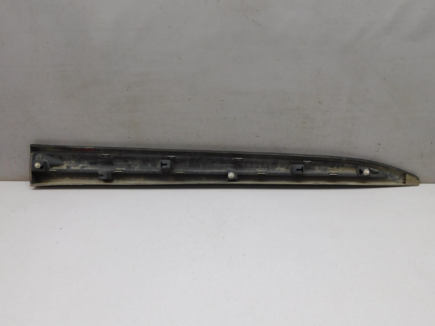 Накладка двери передней левой