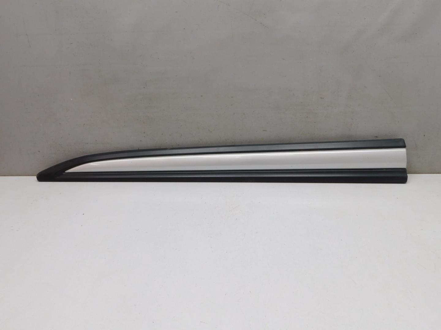 Накладка двери передней левой