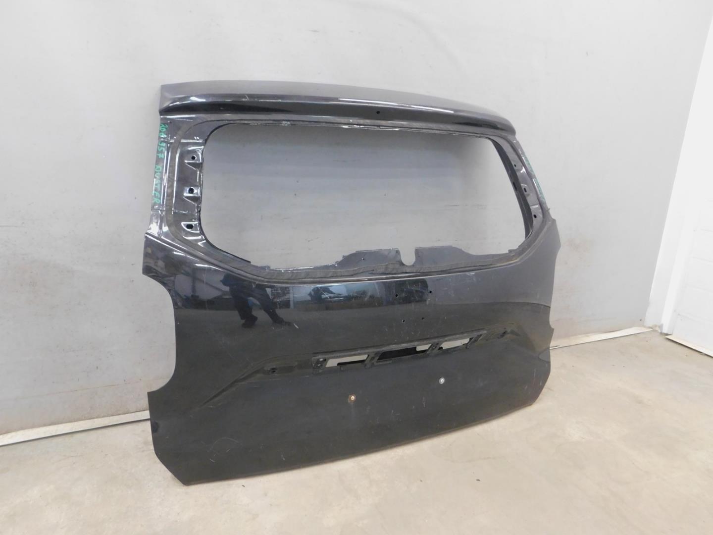 Дверь багажника