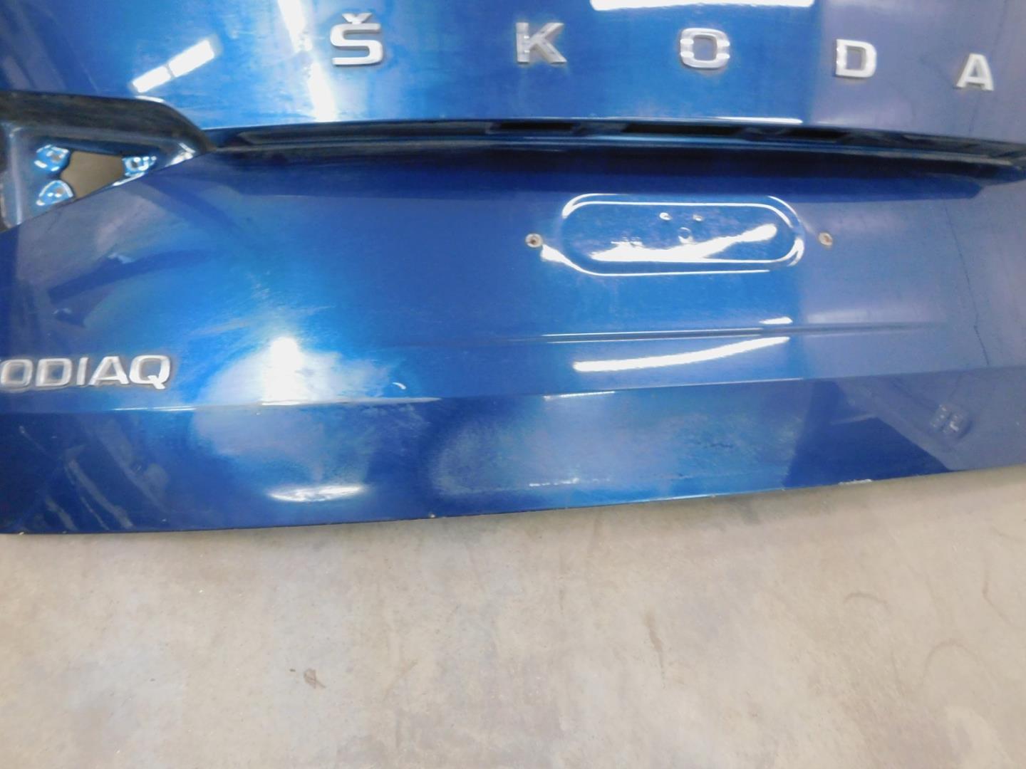 Дверь багажника