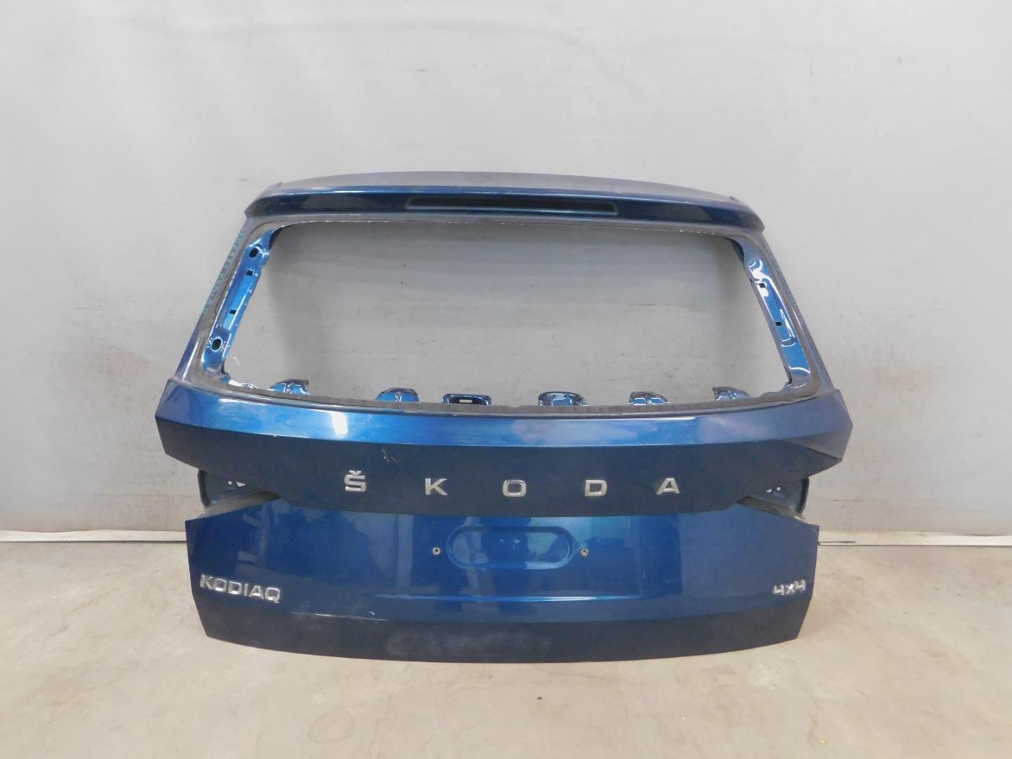 Дверь багажника