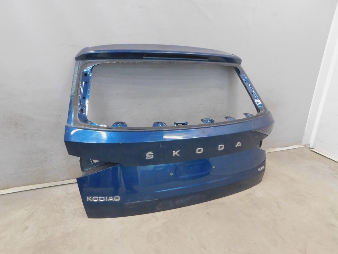 Дверь багажника