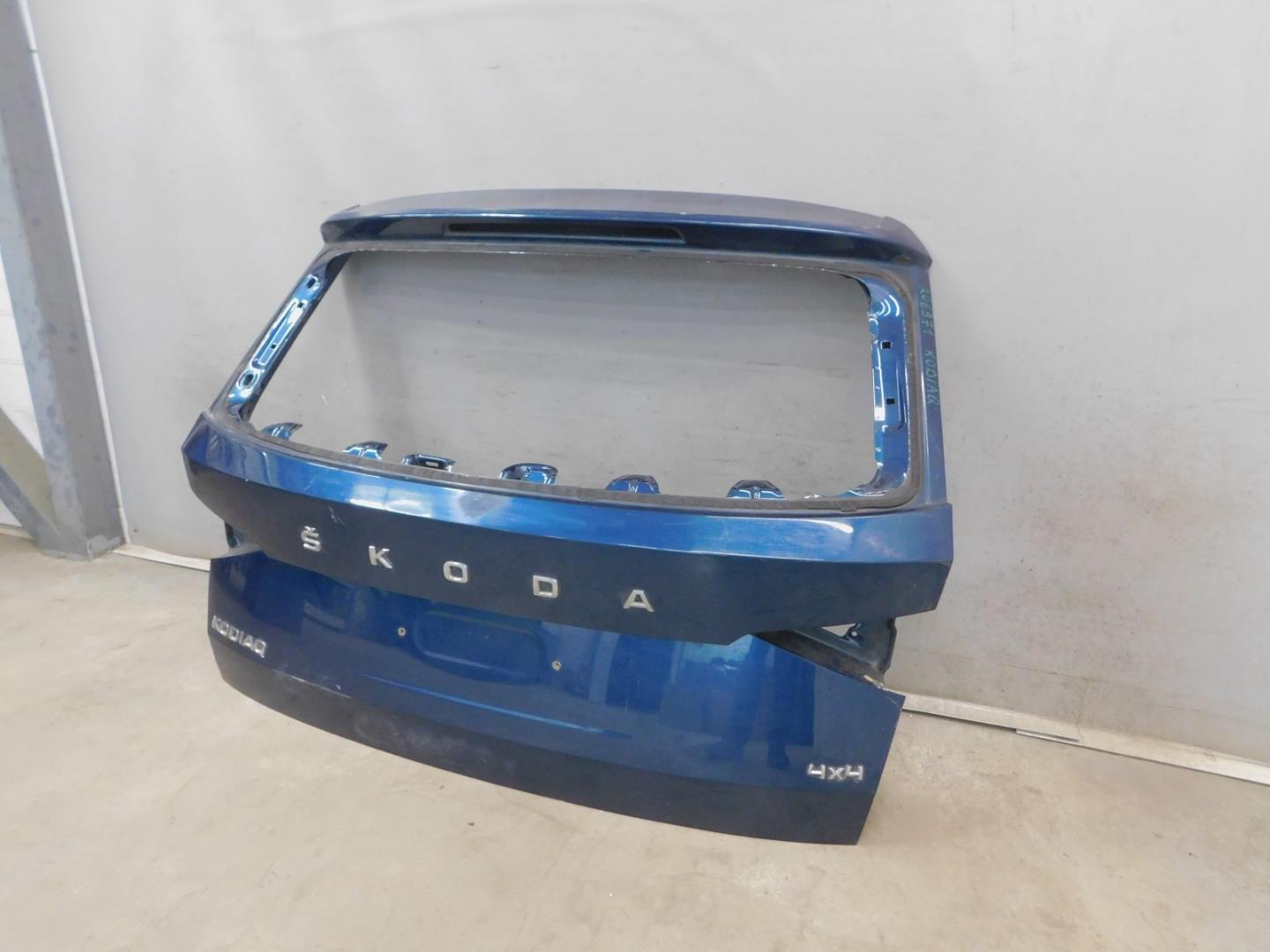 Дверь багажника