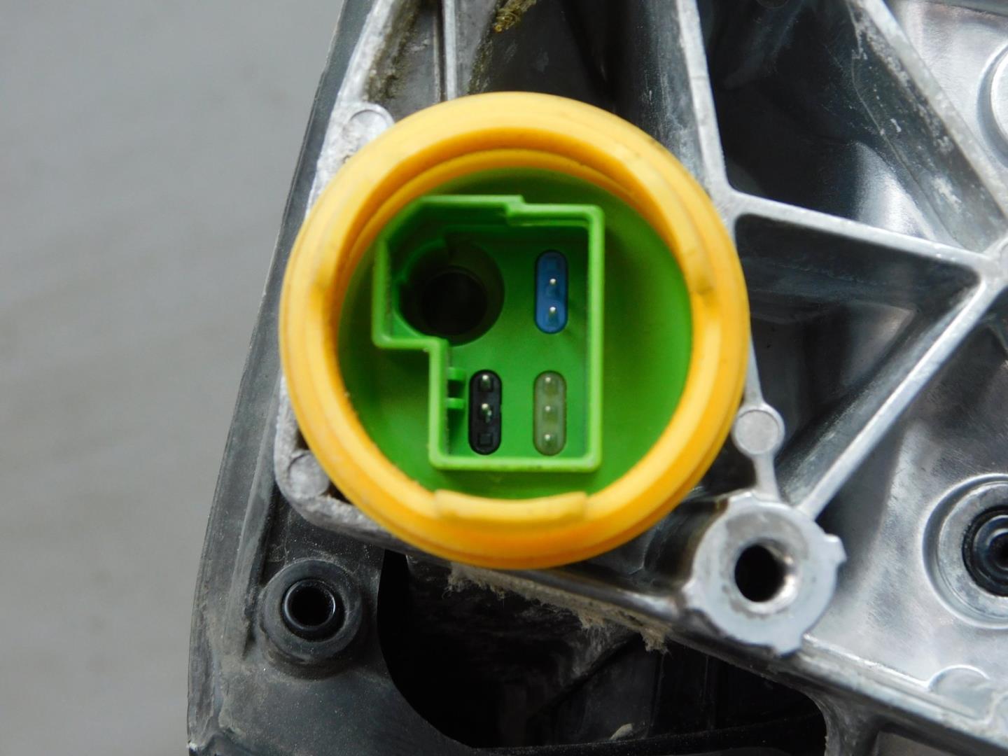 Зеркало правое электрическое