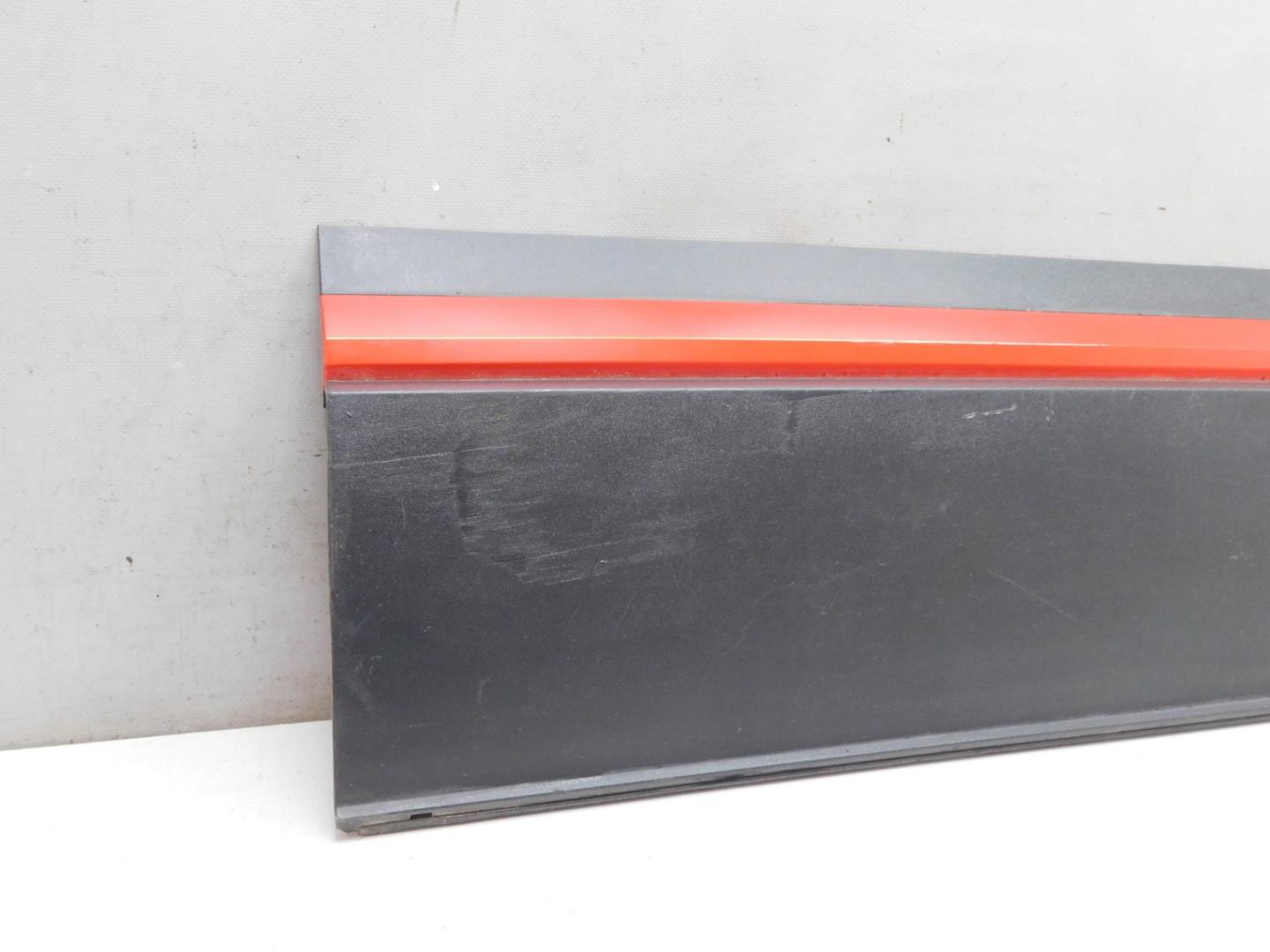 Накладка двери передней правой