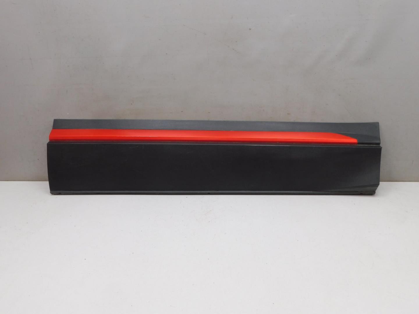 Накладка двери передней правой