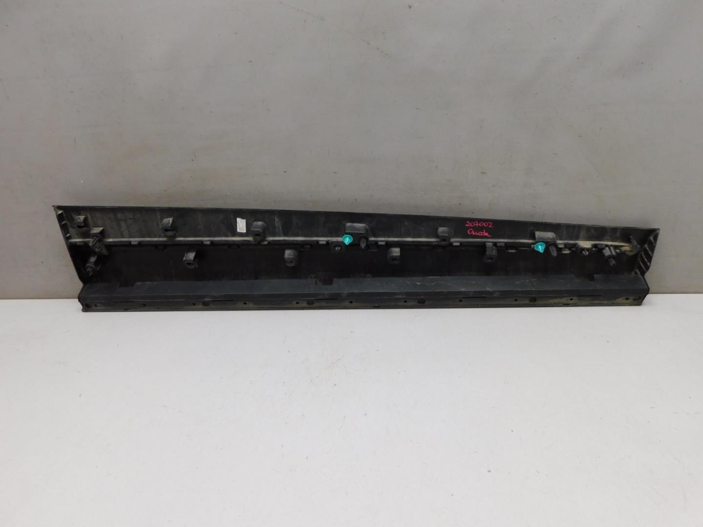 Накладка двери передней левой