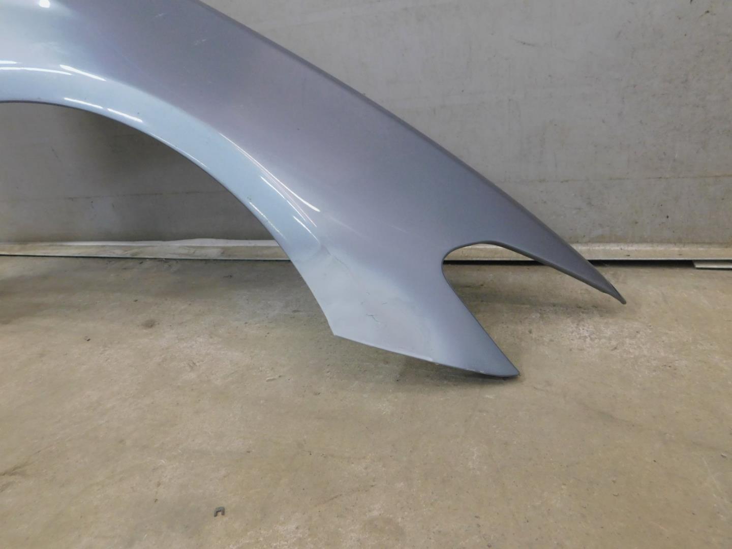 Крыло переднее правое