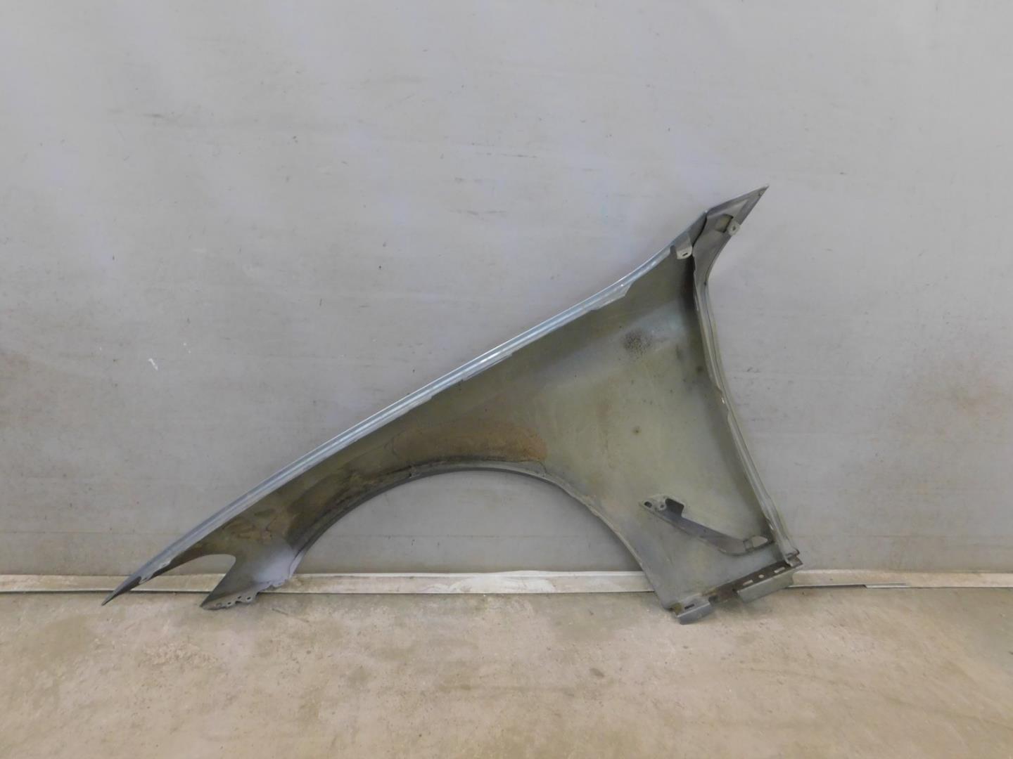 Крыло переднее правое