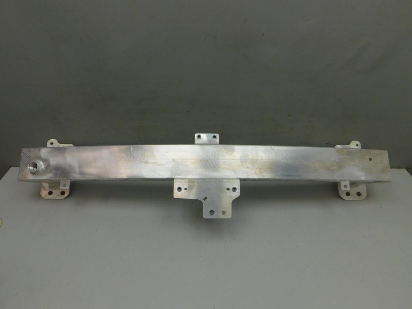 Усилитель переднего бампера