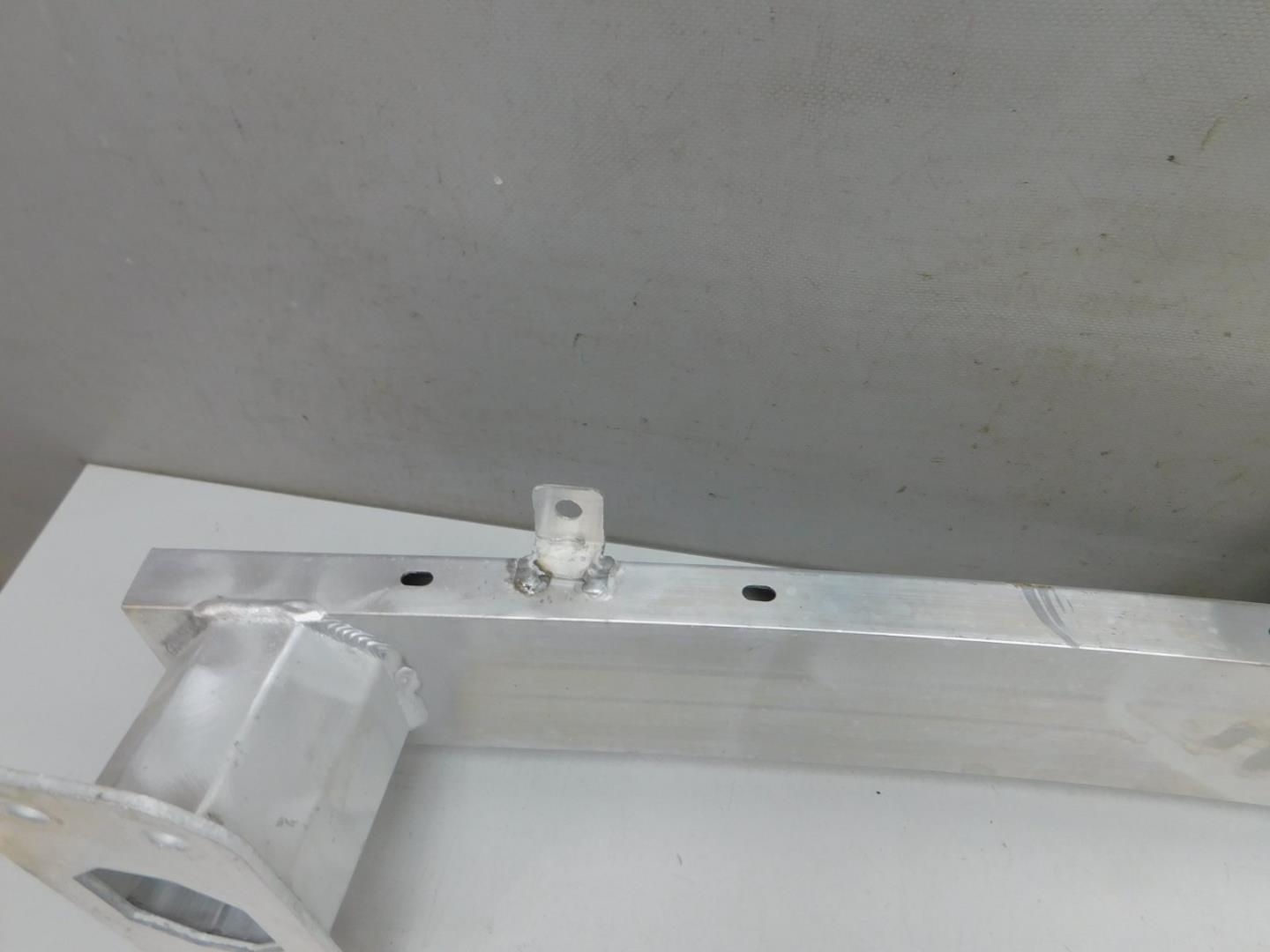 Усилитель переднего бампера