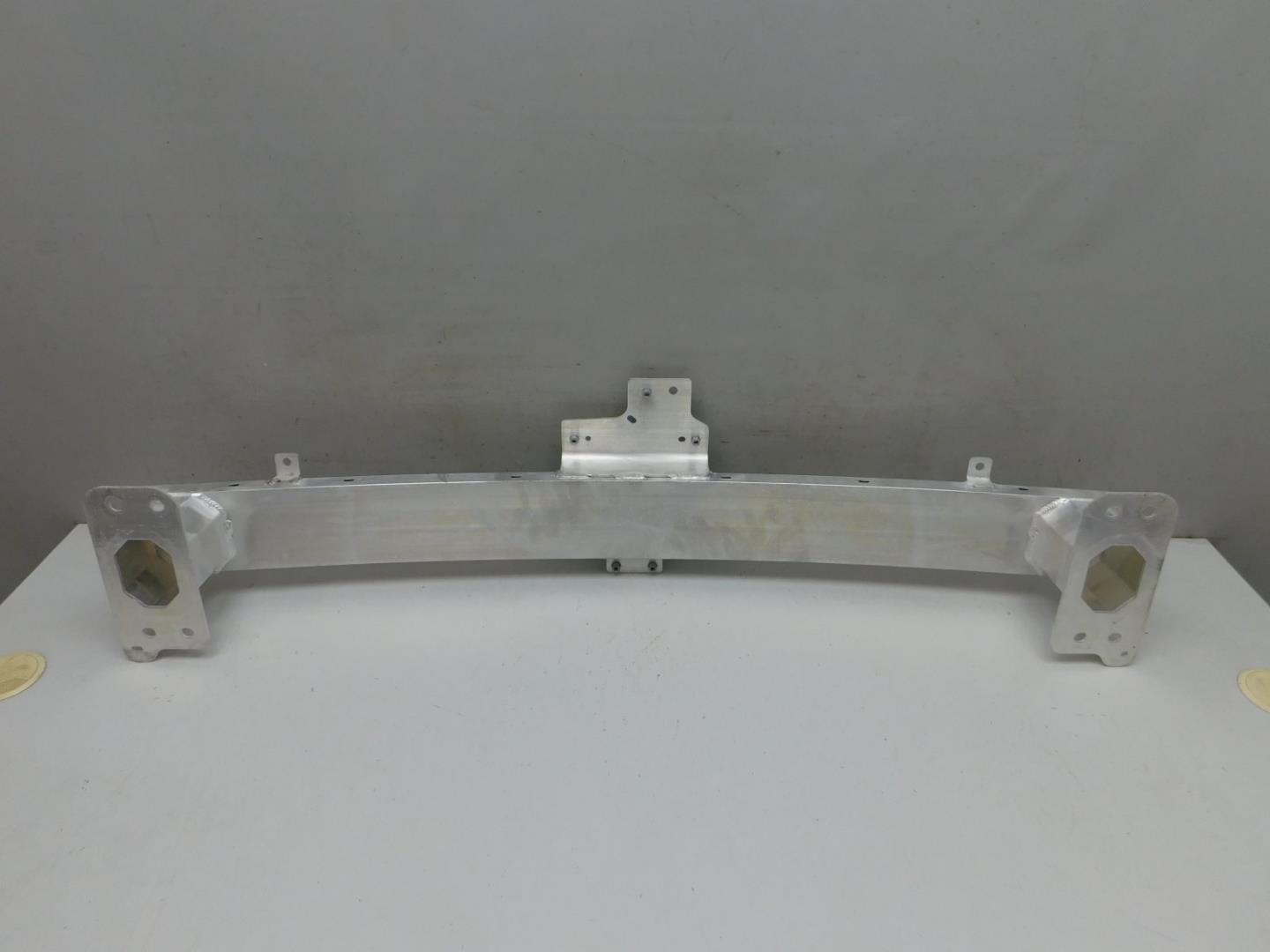 Усилитель переднего бампера