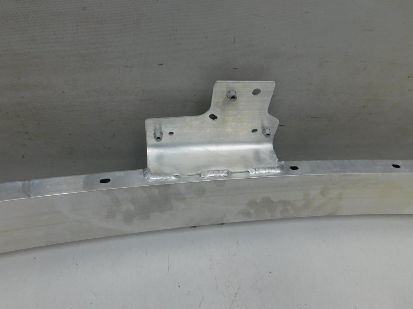 Усилитель переднего бампера