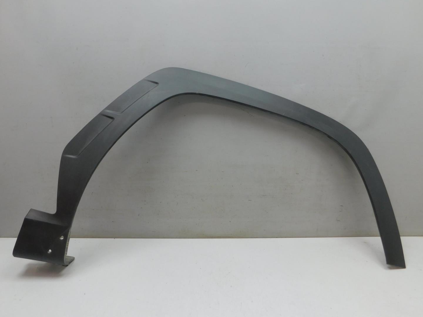 Накладка переднего крыла правого