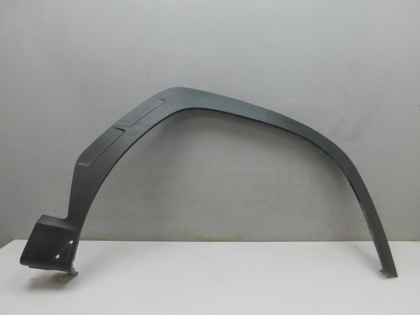 Накладка переднего крыла правого