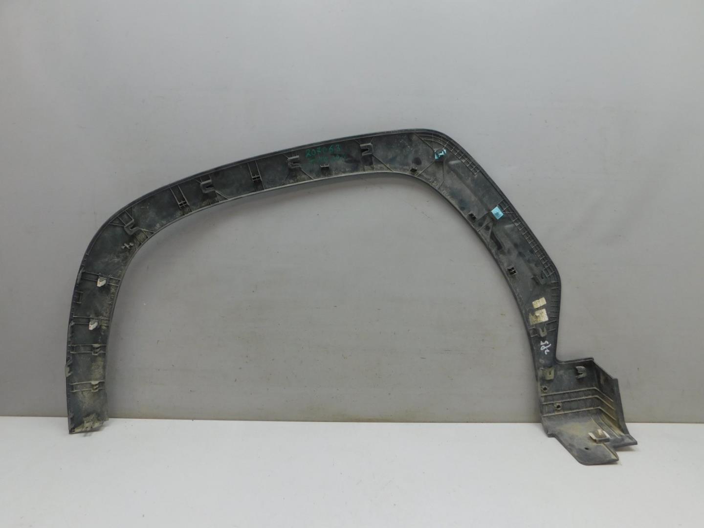 Накладка переднего крыла правого