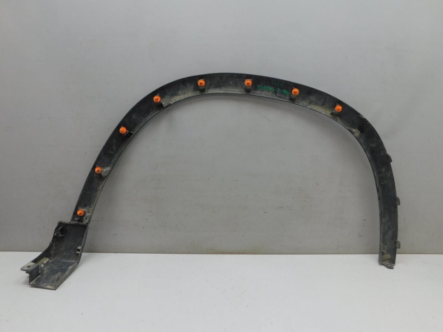 Накладка переднего крыла левого