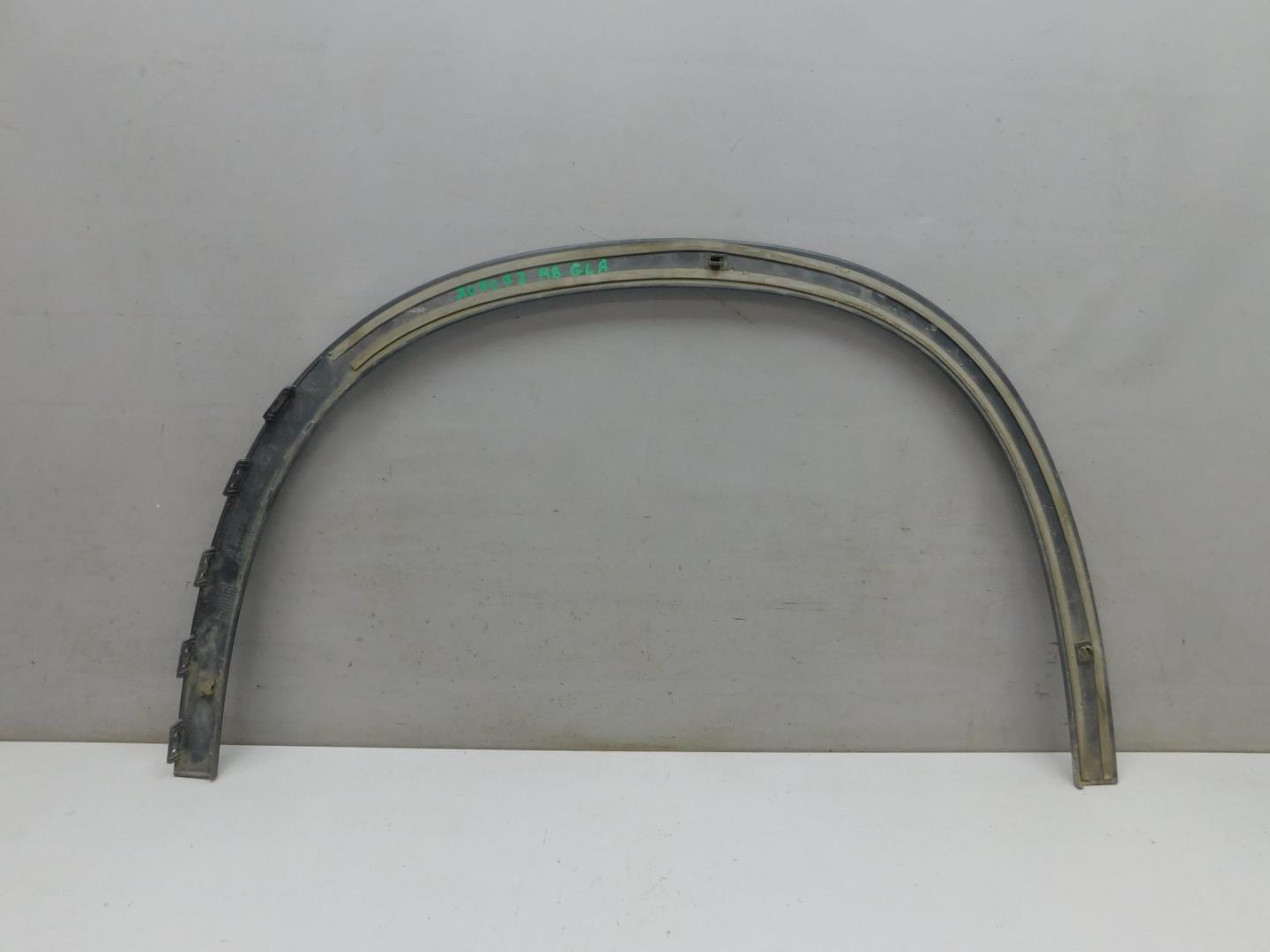 Накладка переднего крыла правого