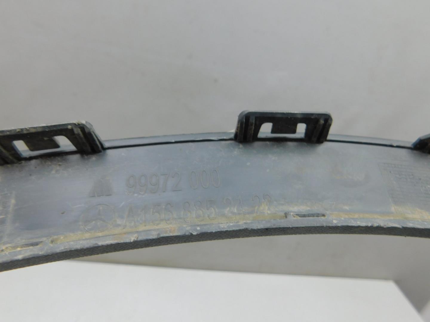 Накладка переднего крыла правого