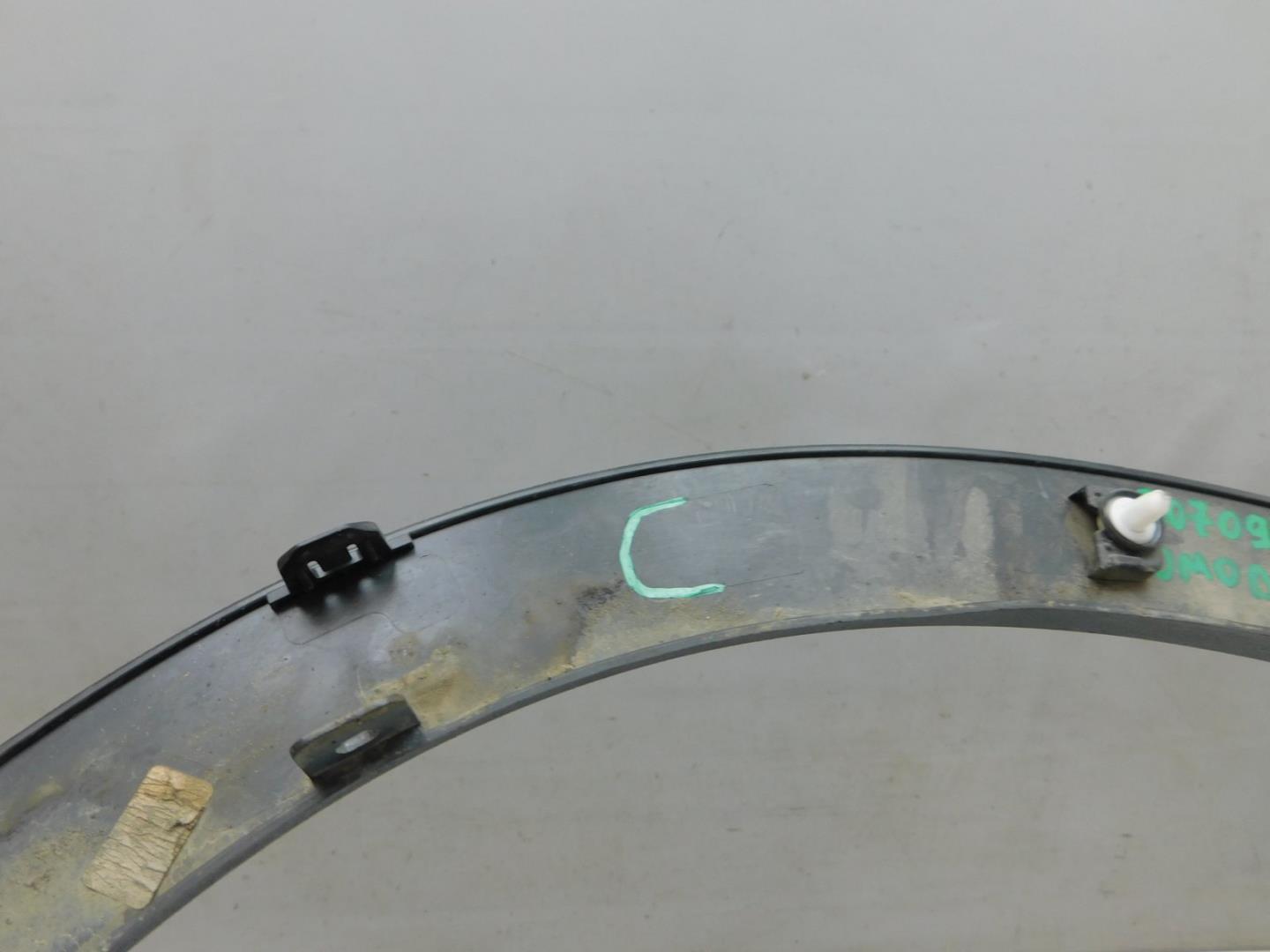 Накладка заднего крыла левого