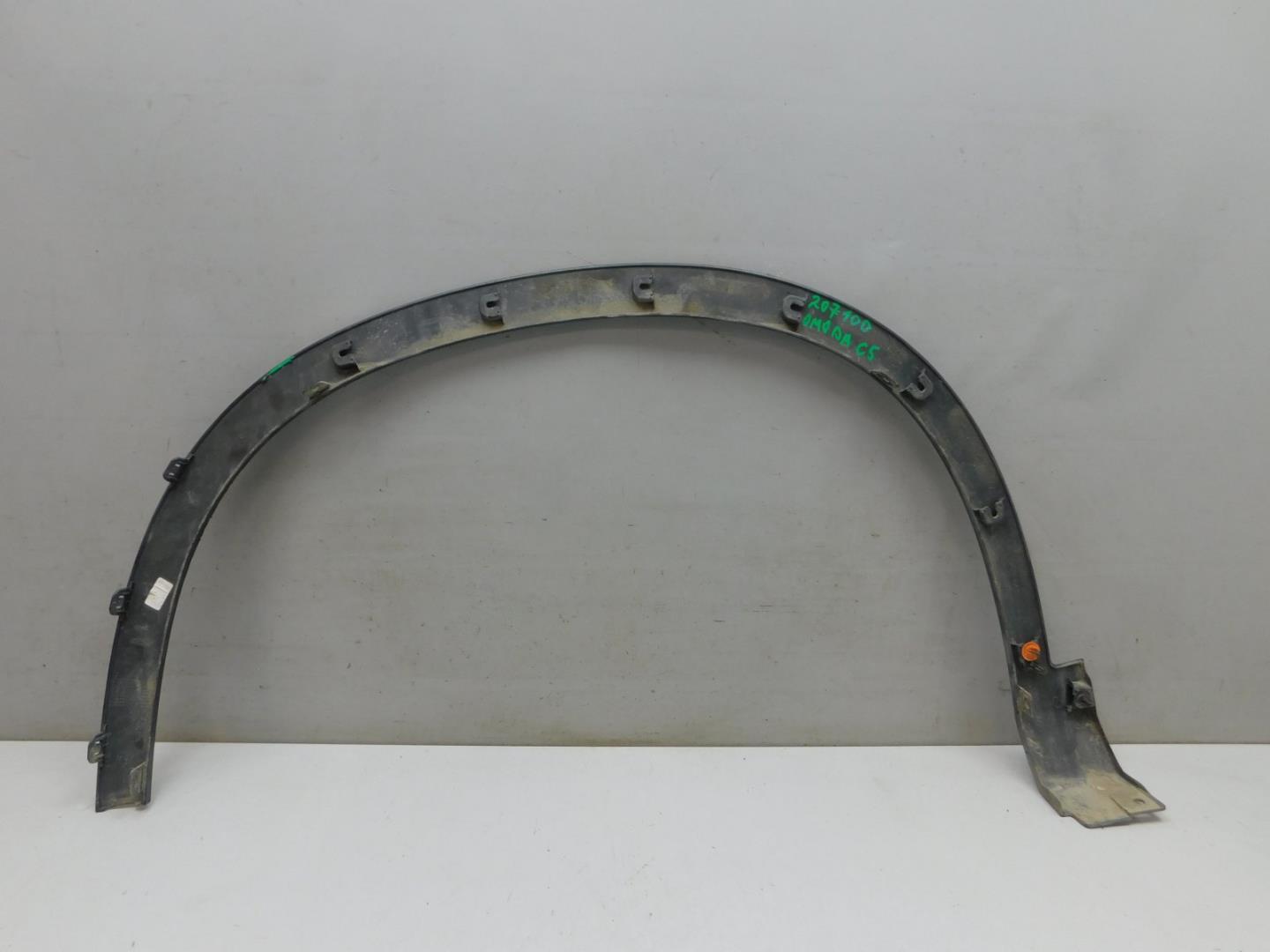 Накладка переднего крыла правого