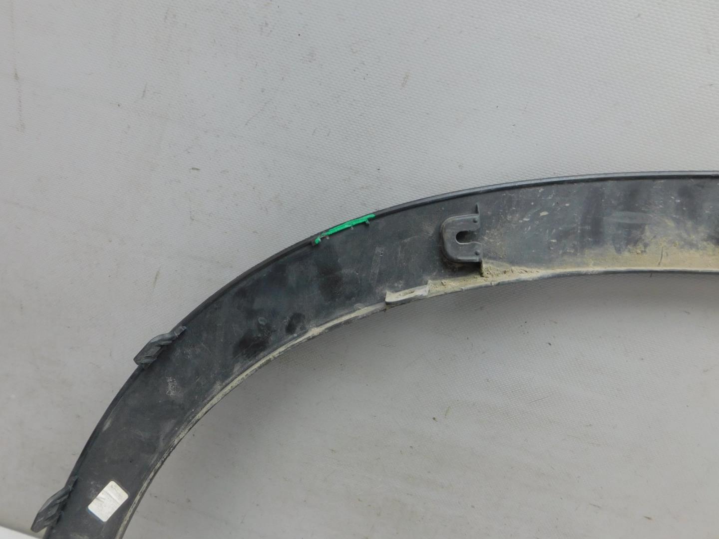 Накладка переднего крыла правого