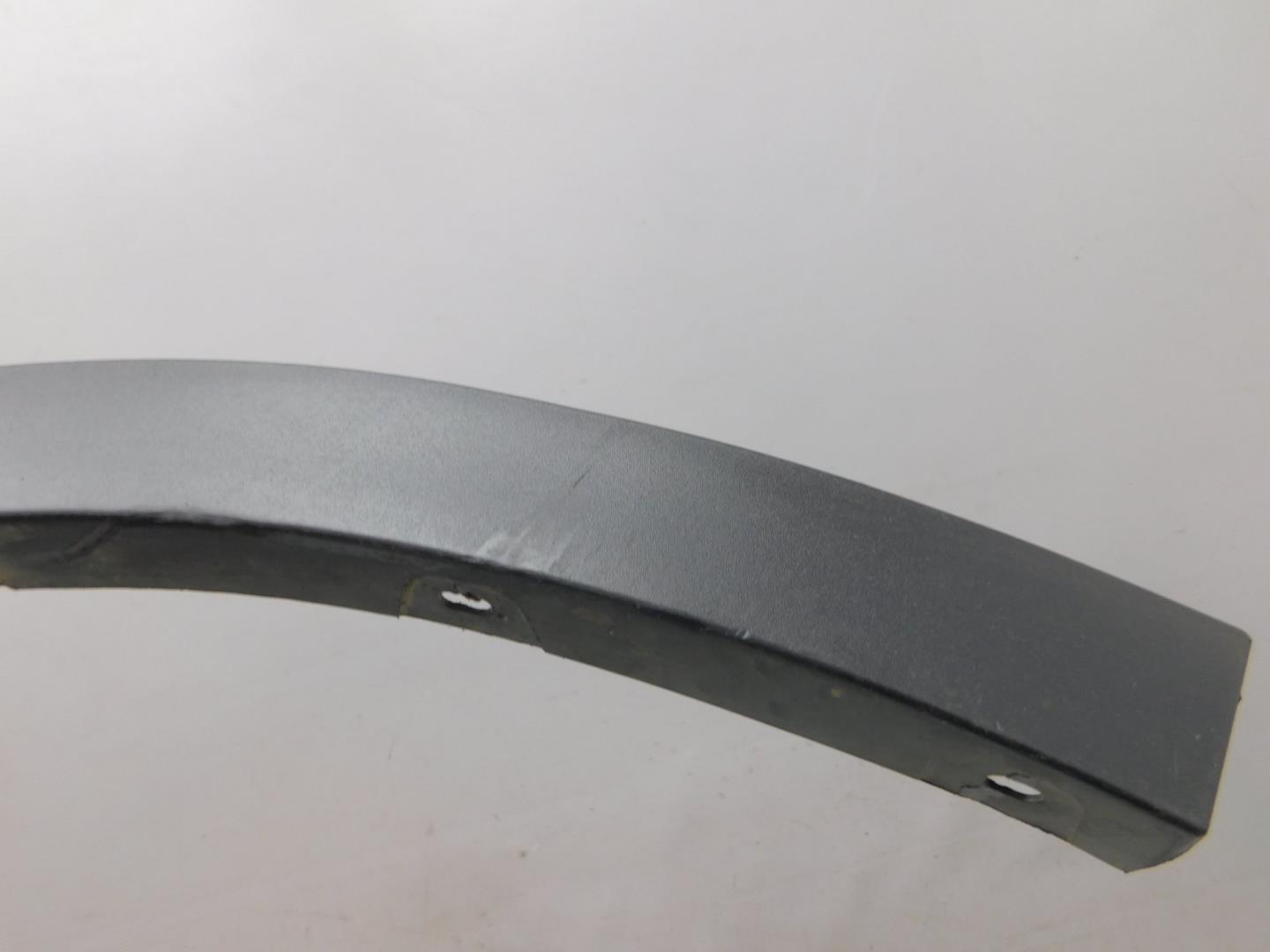 Накладка переднего крыла правого