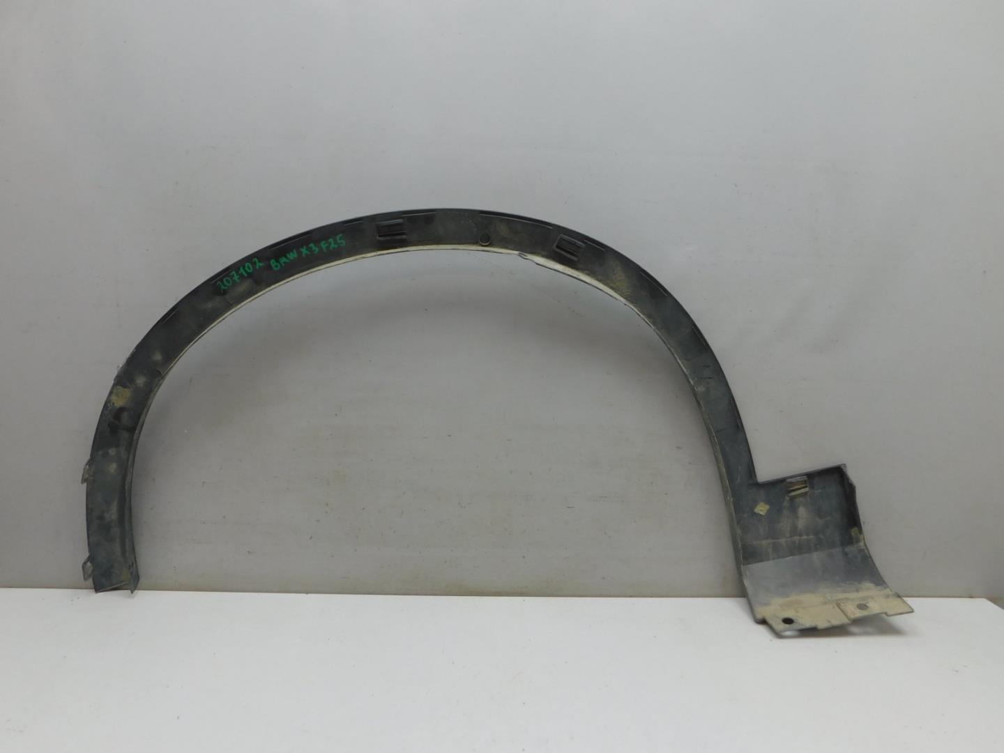 Накладка переднего крыла правого