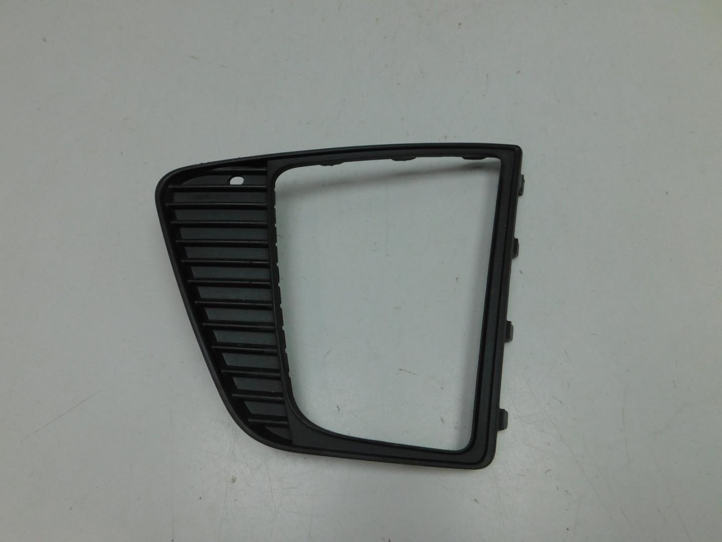 Решетка в бампер левая